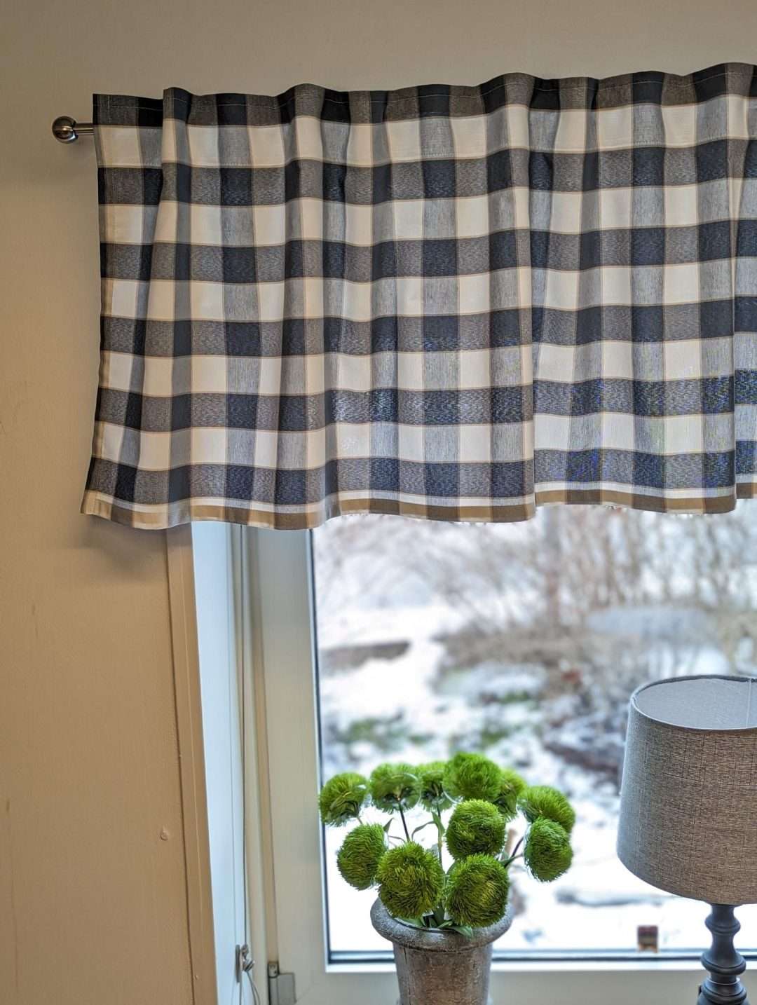 Gardinkappa Rutig Dalablå, tyget på nära håll