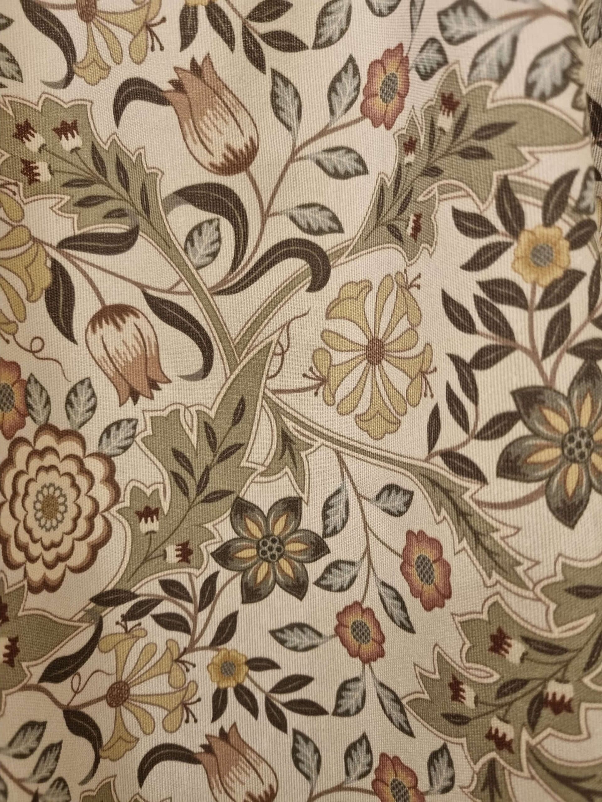 Gardinkappa Amber Beige/multi, multiband, tyget på nära håll